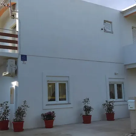 Apartment By The Sea Starigrad, Paklenica - 17340 *